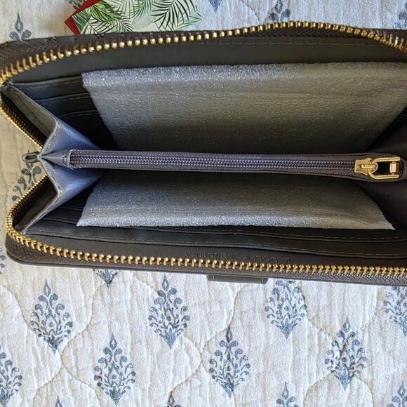 Badgley Mischka Quilted Zip Around Wristlet Wallet Phone Pocket Grey NWT - Picture 8 of 11